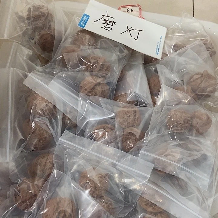 吊坠文玩核桃磨盘、宫灯瑕疵