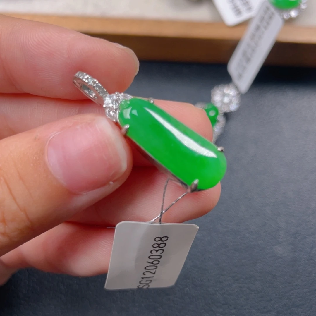 翡翠银S925镶嵌颈饰j j j