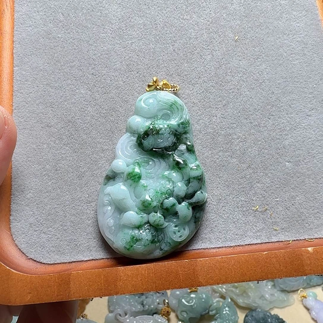 吊坠(赠链)未镶嵌翡翠