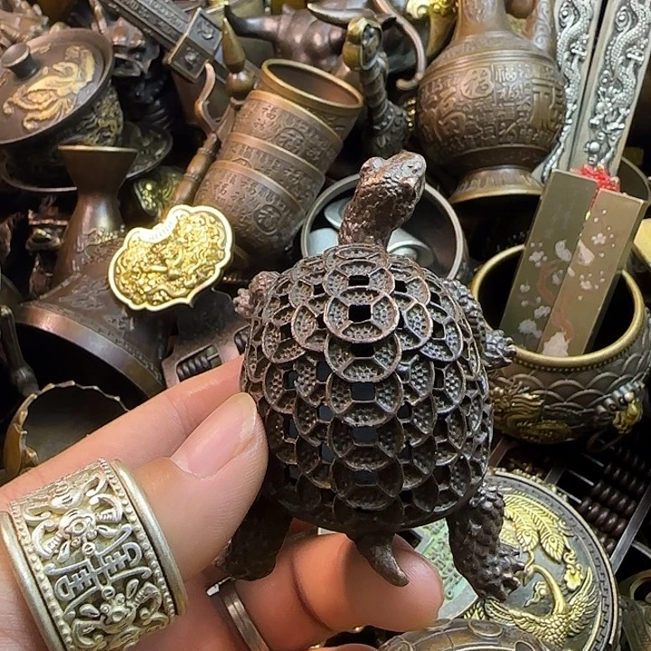 a铜器摆件，诚信经营