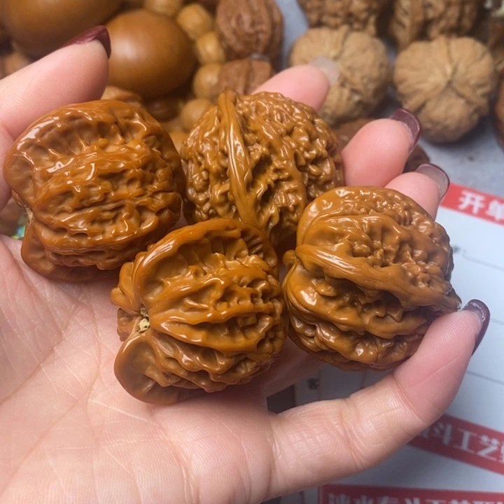 文玩核桃吊坠霞云岭