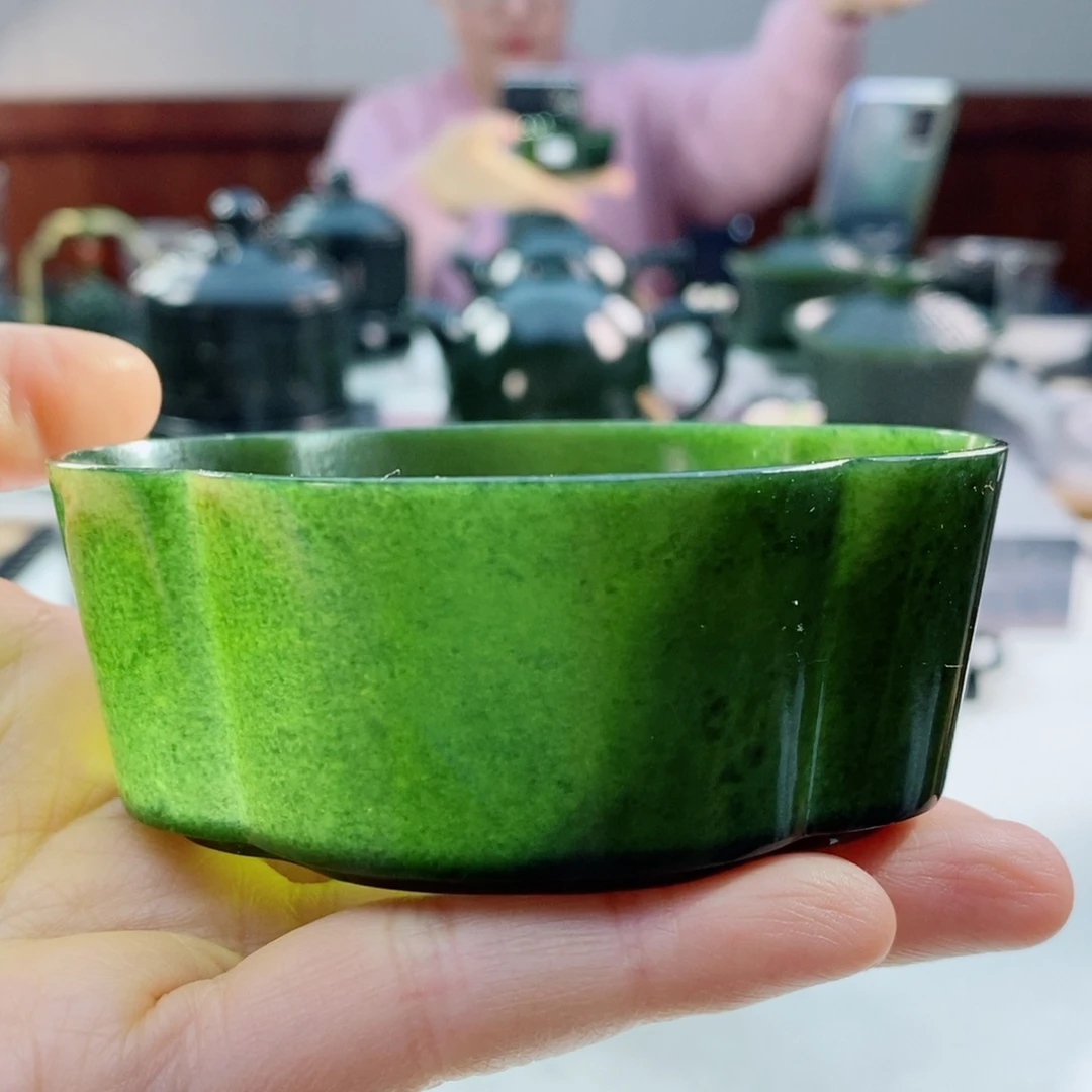 未镶嵌和田玉摆件微瑕