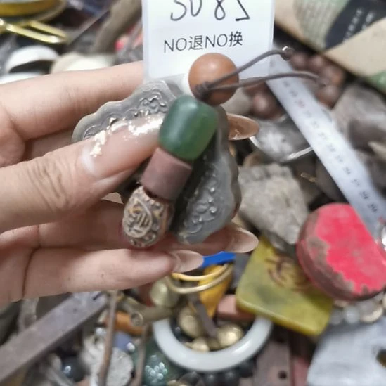 且***吟老挝石3085号工艺品