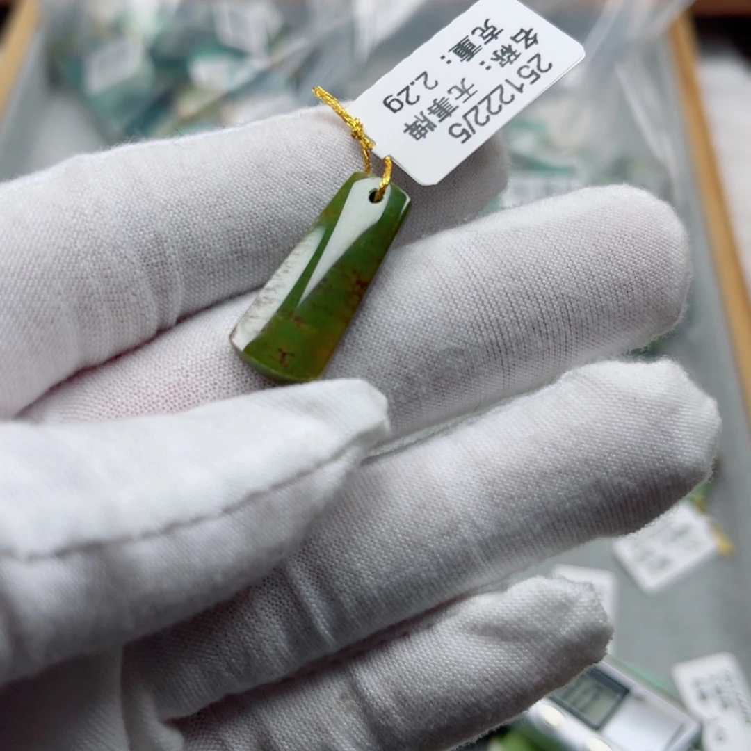 绿松石未镶嵌挂件