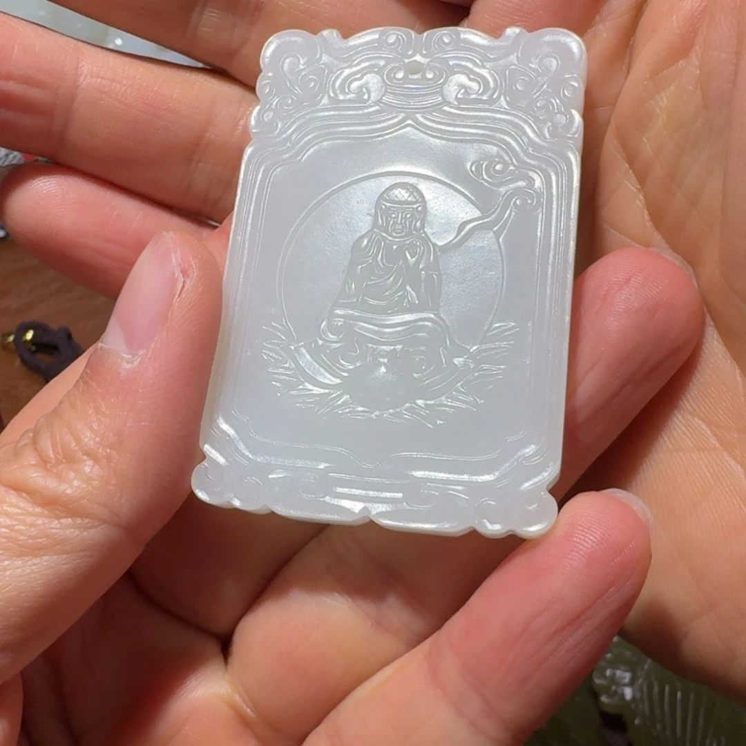 和田玉未镶嵌把件