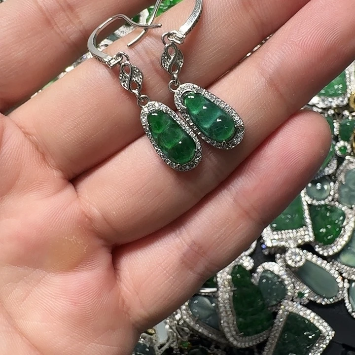 翡翠未镶嵌颈饰天然A货翡翠放漏