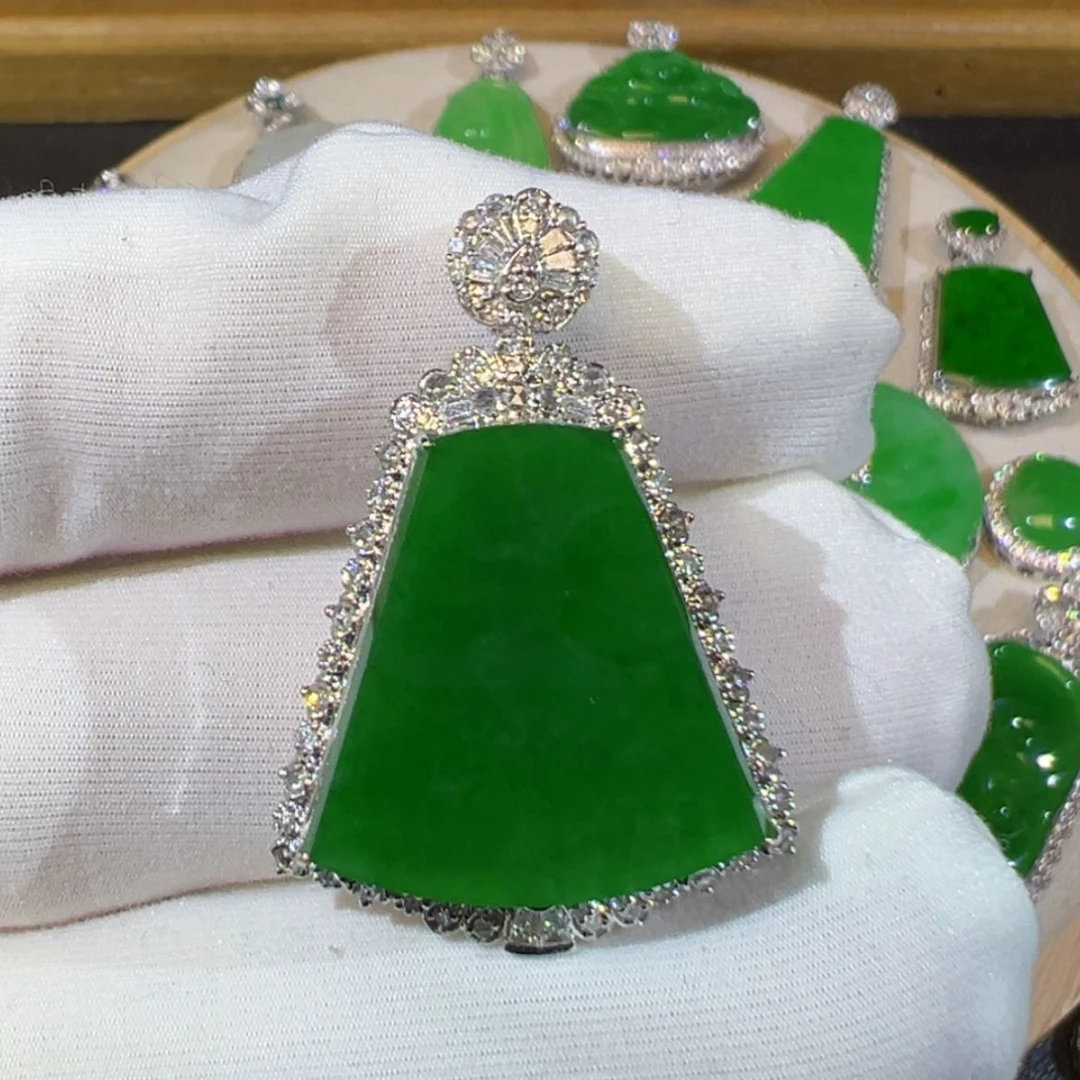 【闪购商品】翡翠18K金镶嵌颈饰缅甸翡翠