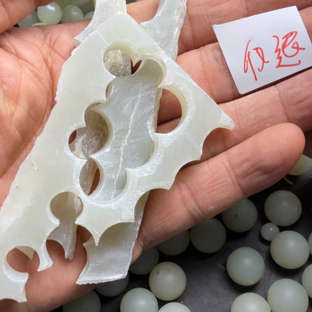 旗***哥和田玉未镶嵌颈饰