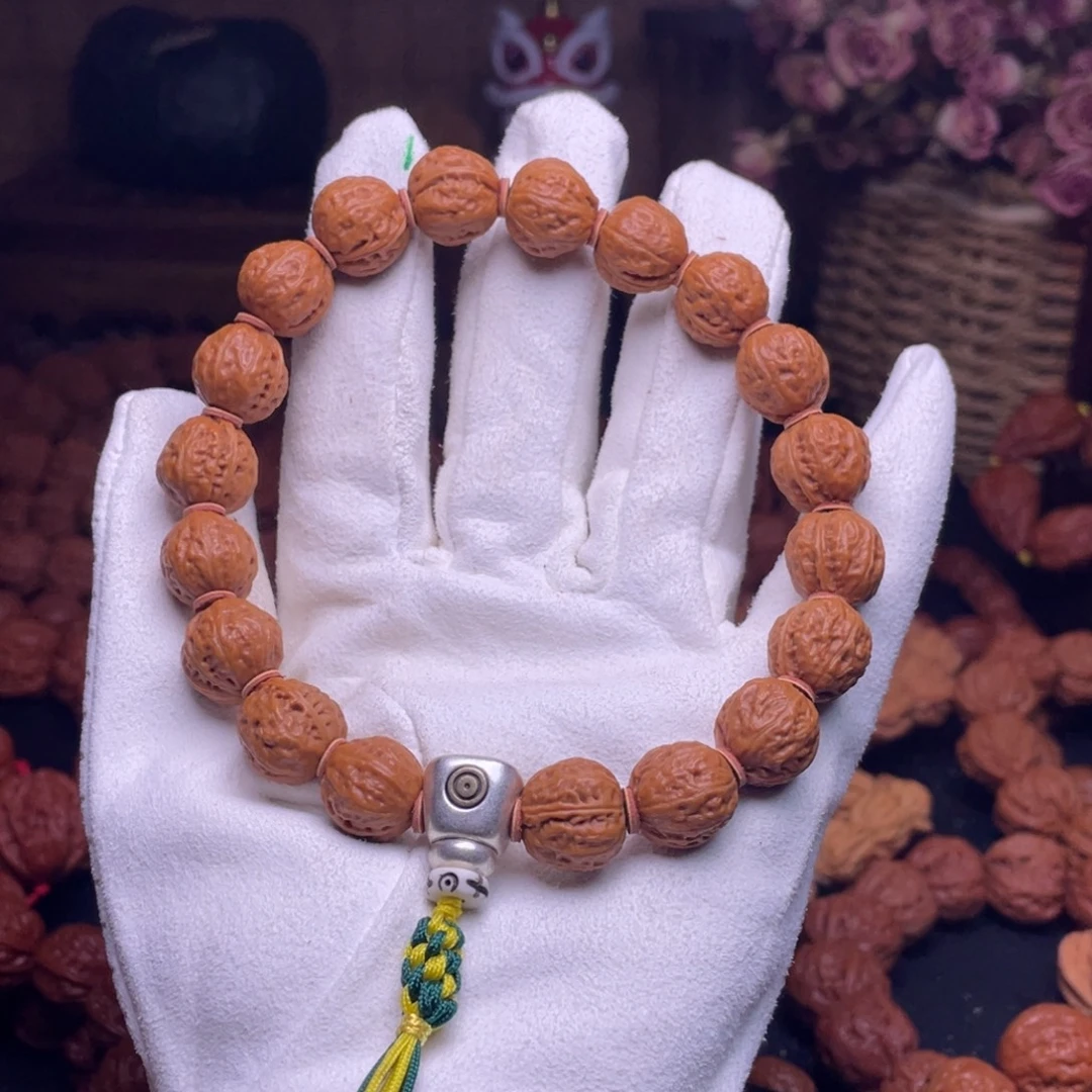 R***c文玩核桃吊坠秋子