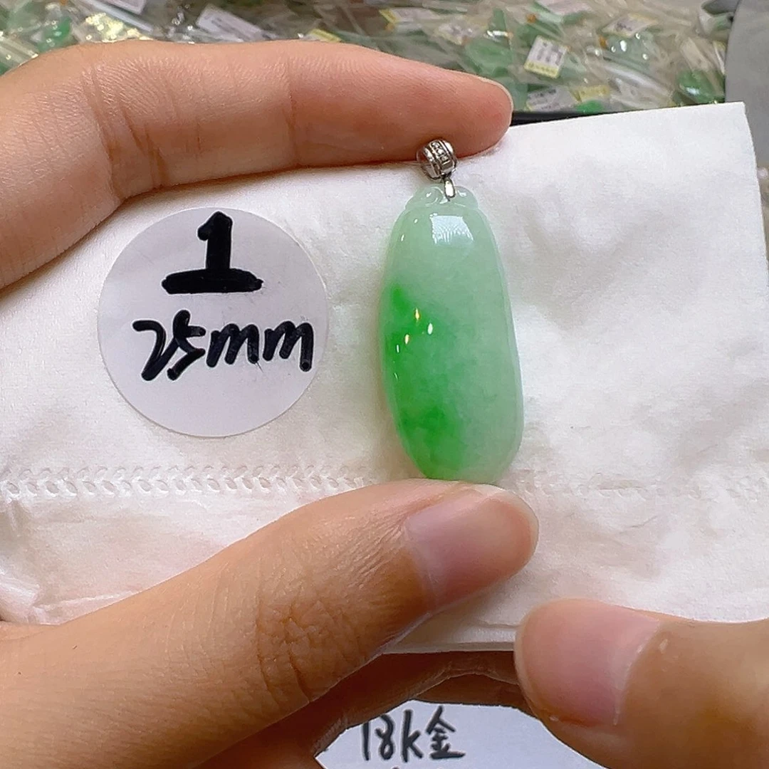 翡翠18K金镶嵌颈饰翡翠