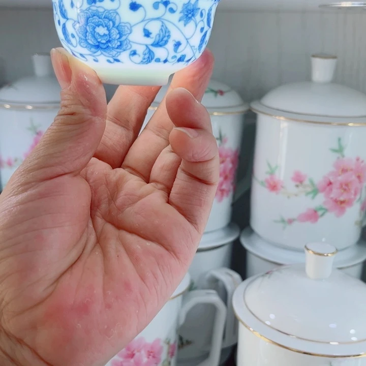 青花玲珑小杯芙蓉花