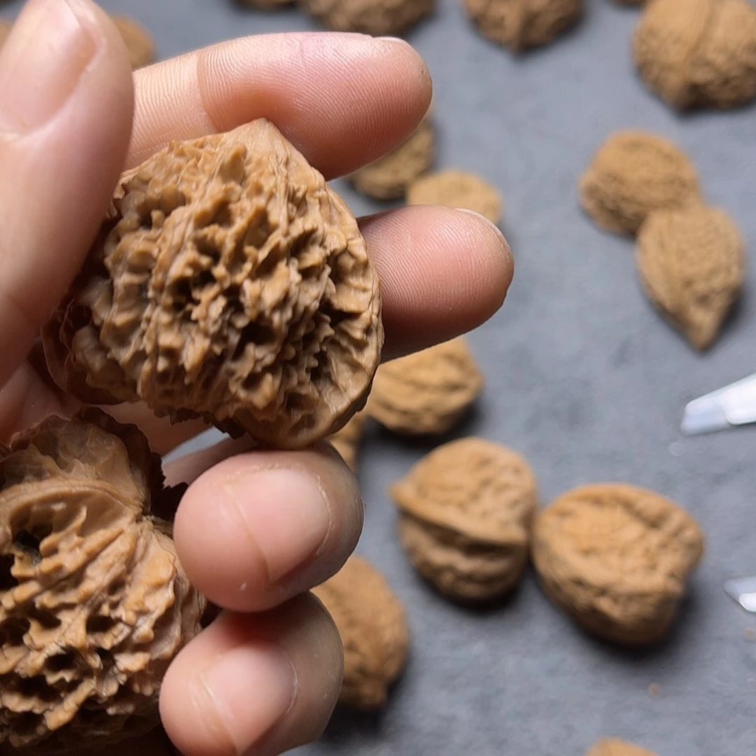 文玩核桃手串羊****主刺龙