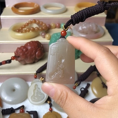 石英质玉未镶嵌颈饰