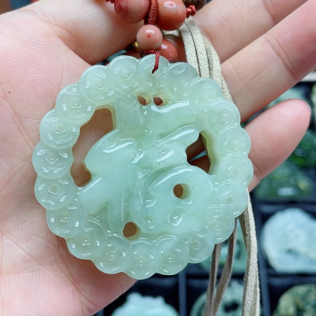 蛇纹石玉未镶嵌颈饰