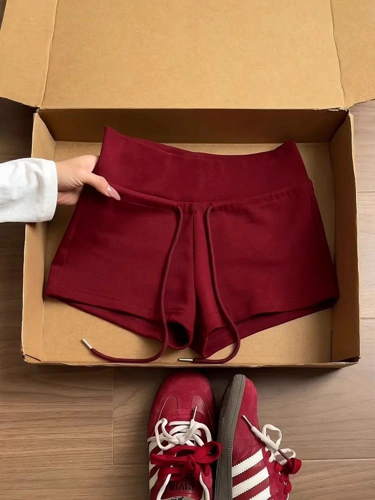 红色辣妹运动短裤女2025新款小个子抽绳瑜伽包臀显瘦热裤夏日穿搭