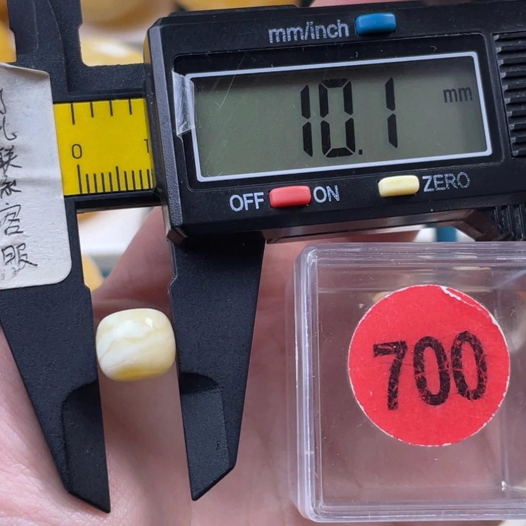 蜜蜡未镶嵌珠宝奇石