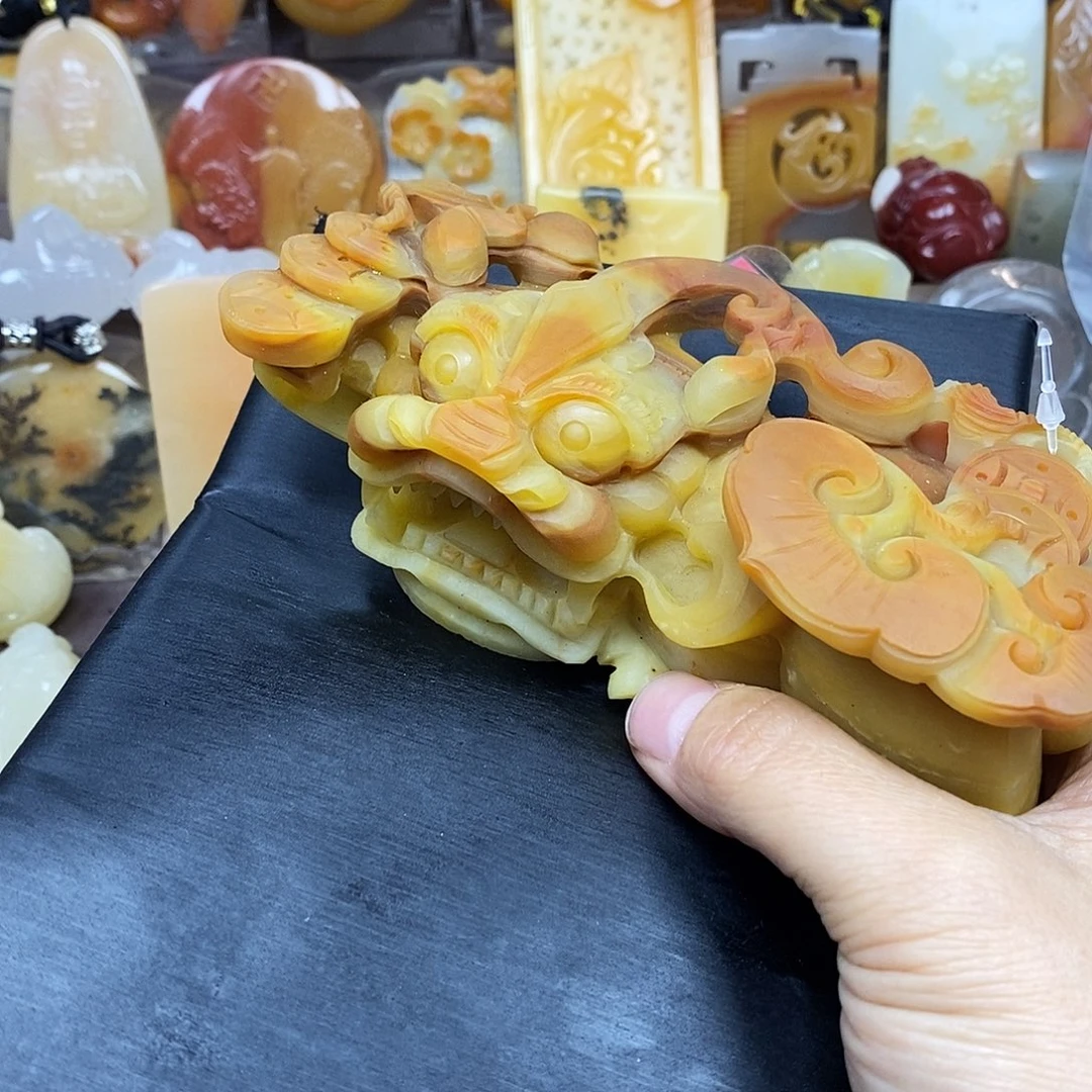 石英质玉（黄龙玉）颈饰未镶嵌