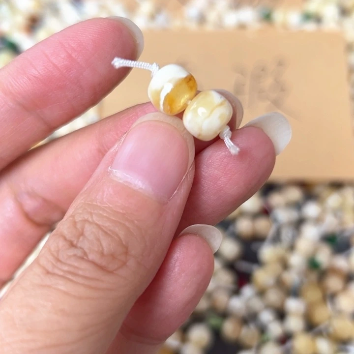 裸石蜜蜡未镶嵌8.2mm一对