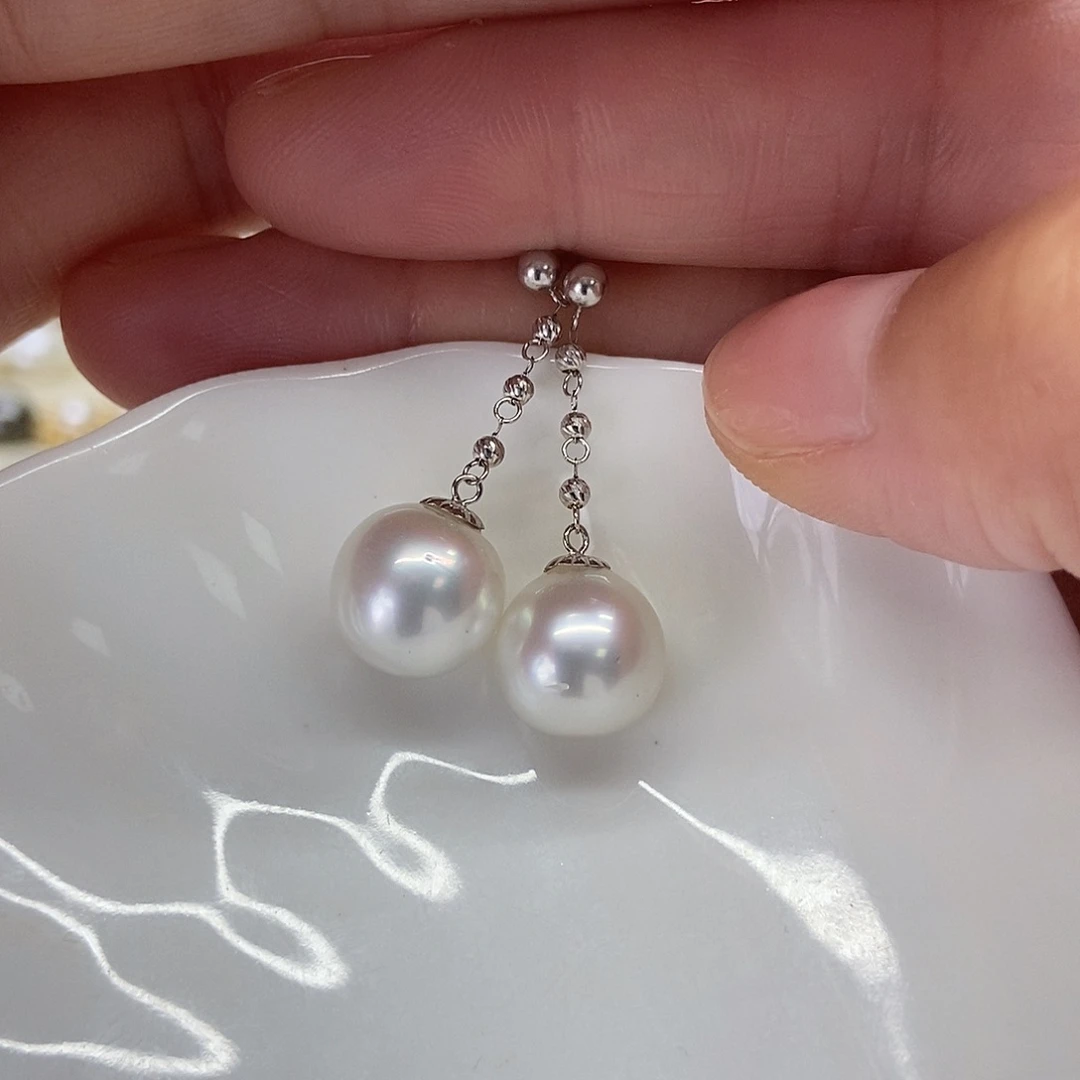 18K金镶嵌海水珍珠耳饰