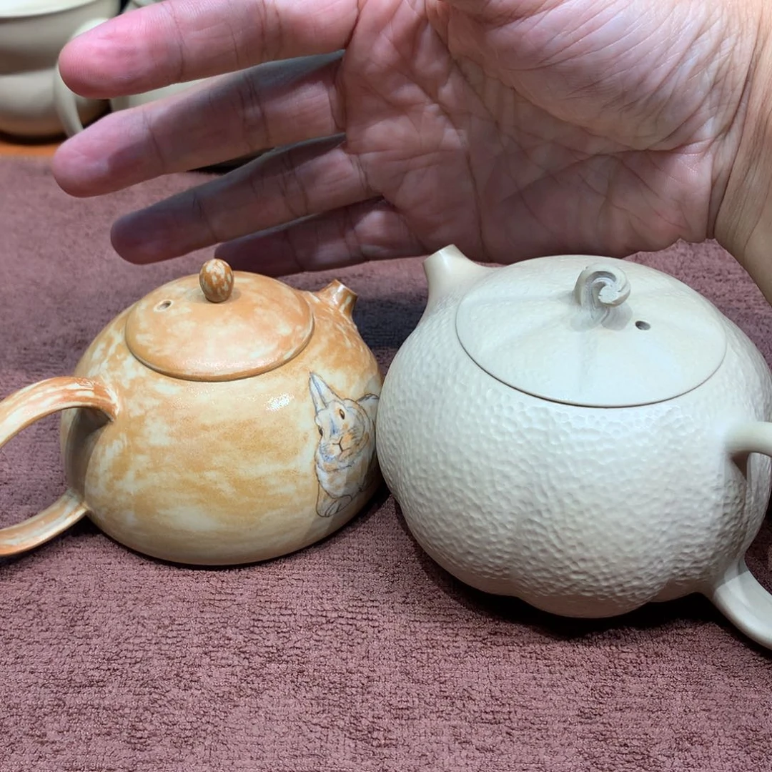 泥塑嘉**物放漏刘丹壶和南瓜壶