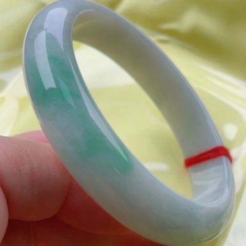 翡翠手镯未镶嵌正60无纹裂48小时鉴赏期打灯可见晶体