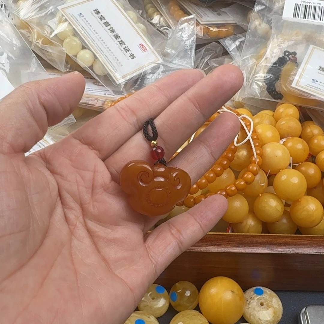 未镶嵌琥珀珠宝奇石