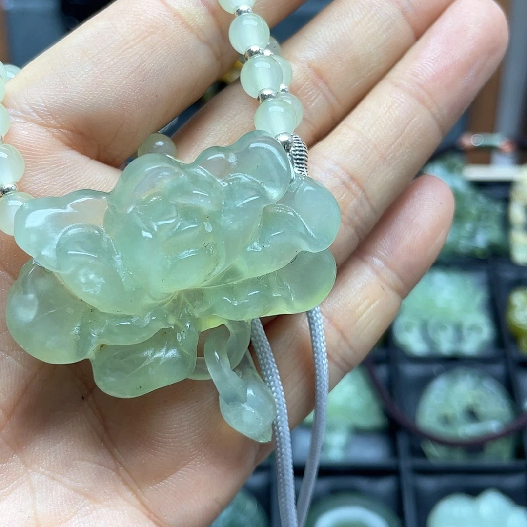 蛇纹石玉未镶嵌颈饰