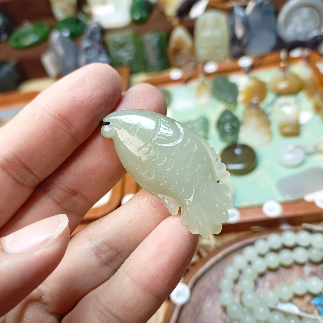 和田玉且末料金鱼吊坠挂件