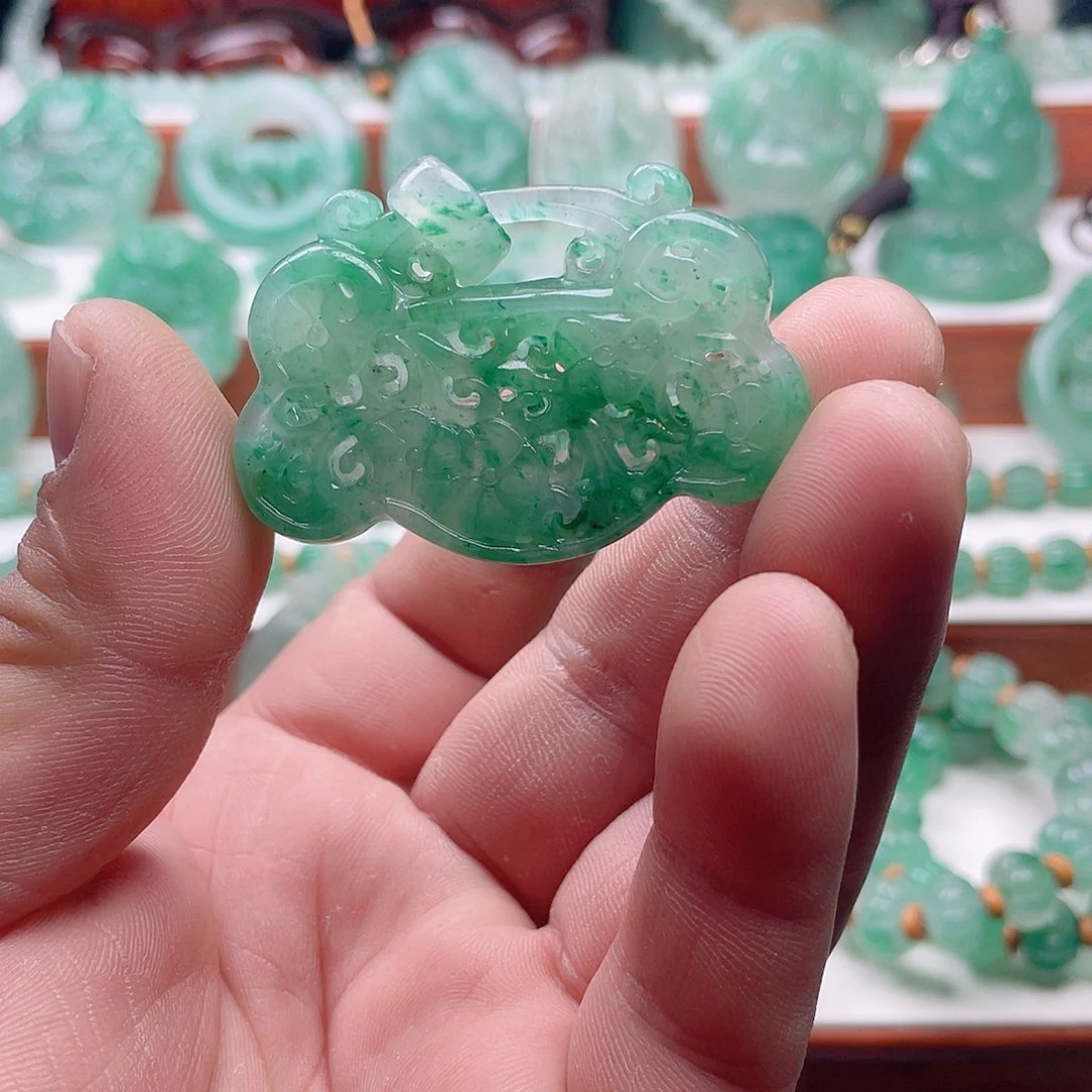 颈饰未镶嵌石英质玉