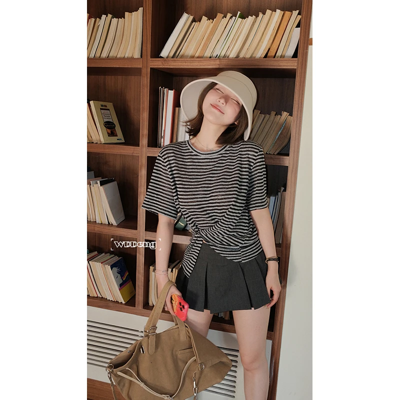 王等等【柠檬黑巧】2025夏季定制条纹宽松针织收腰T恤U225Y04830