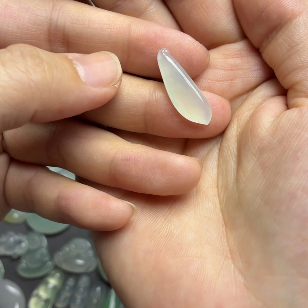 翡翠未镶嵌颈饰白冰瓜