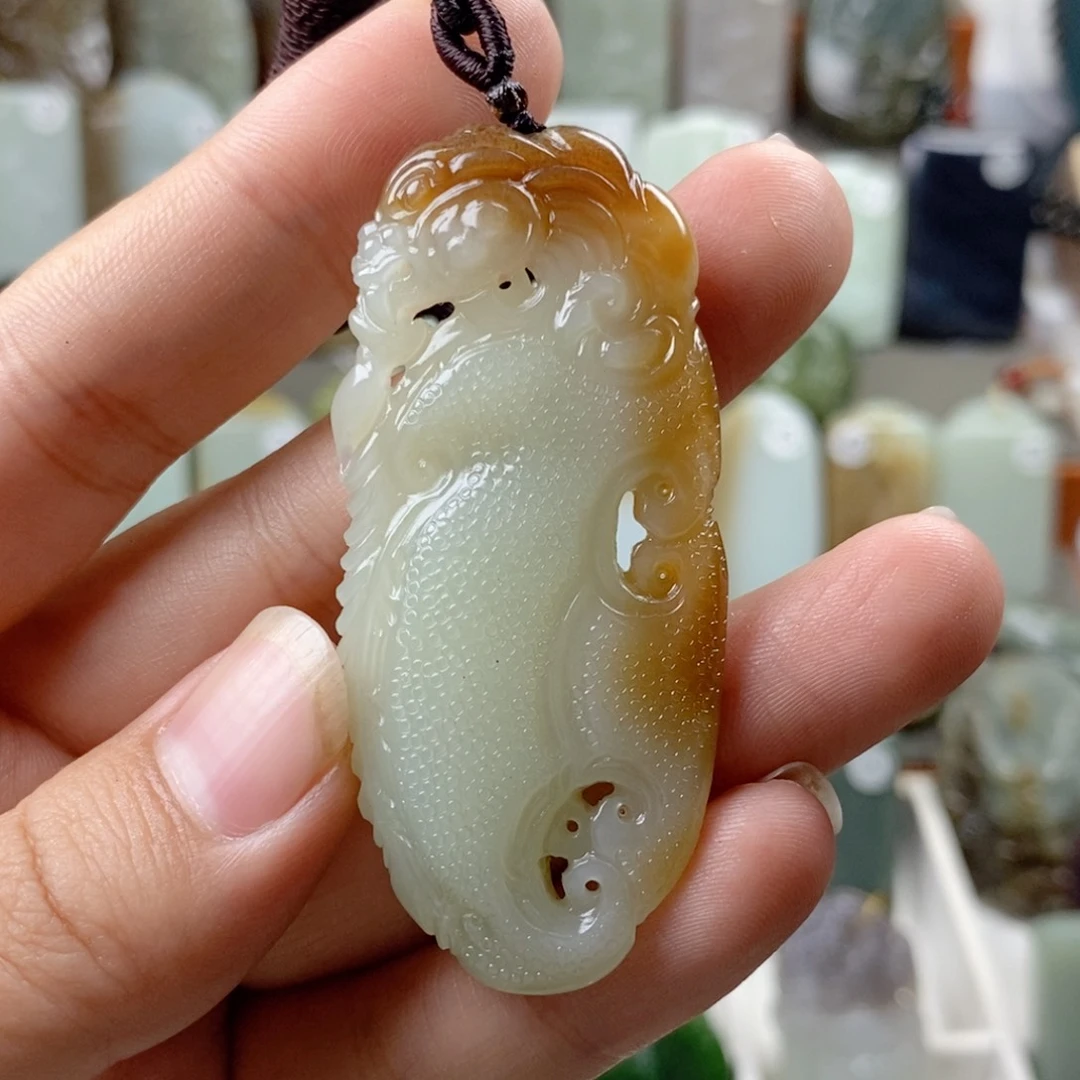 颈饰未镶嵌和田玉（糖玉）