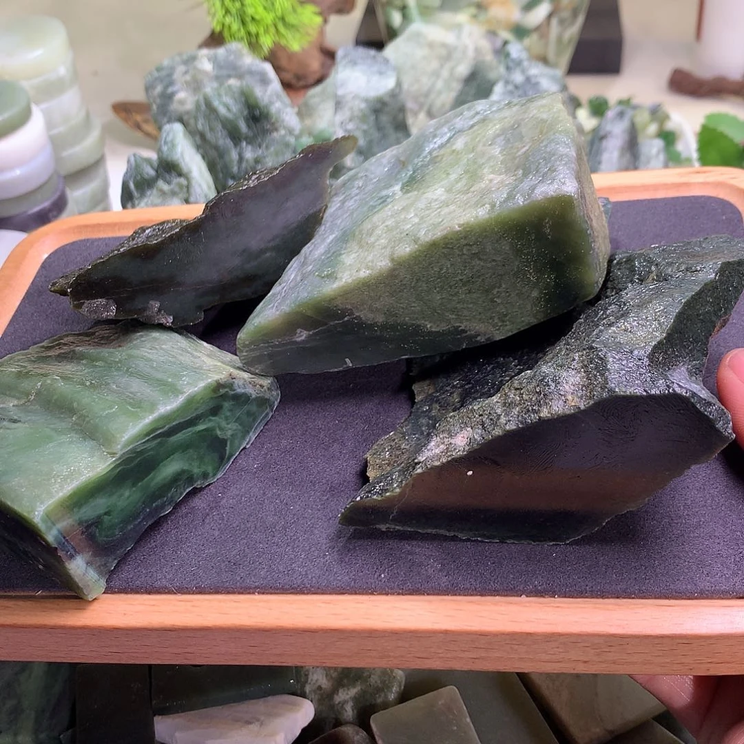和田玉（糖玉）未镶嵌颈饰后*人