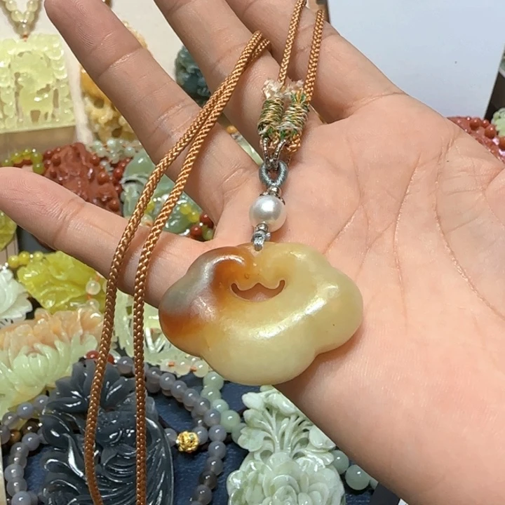 未镶嵌蛇纹石玉吊坠