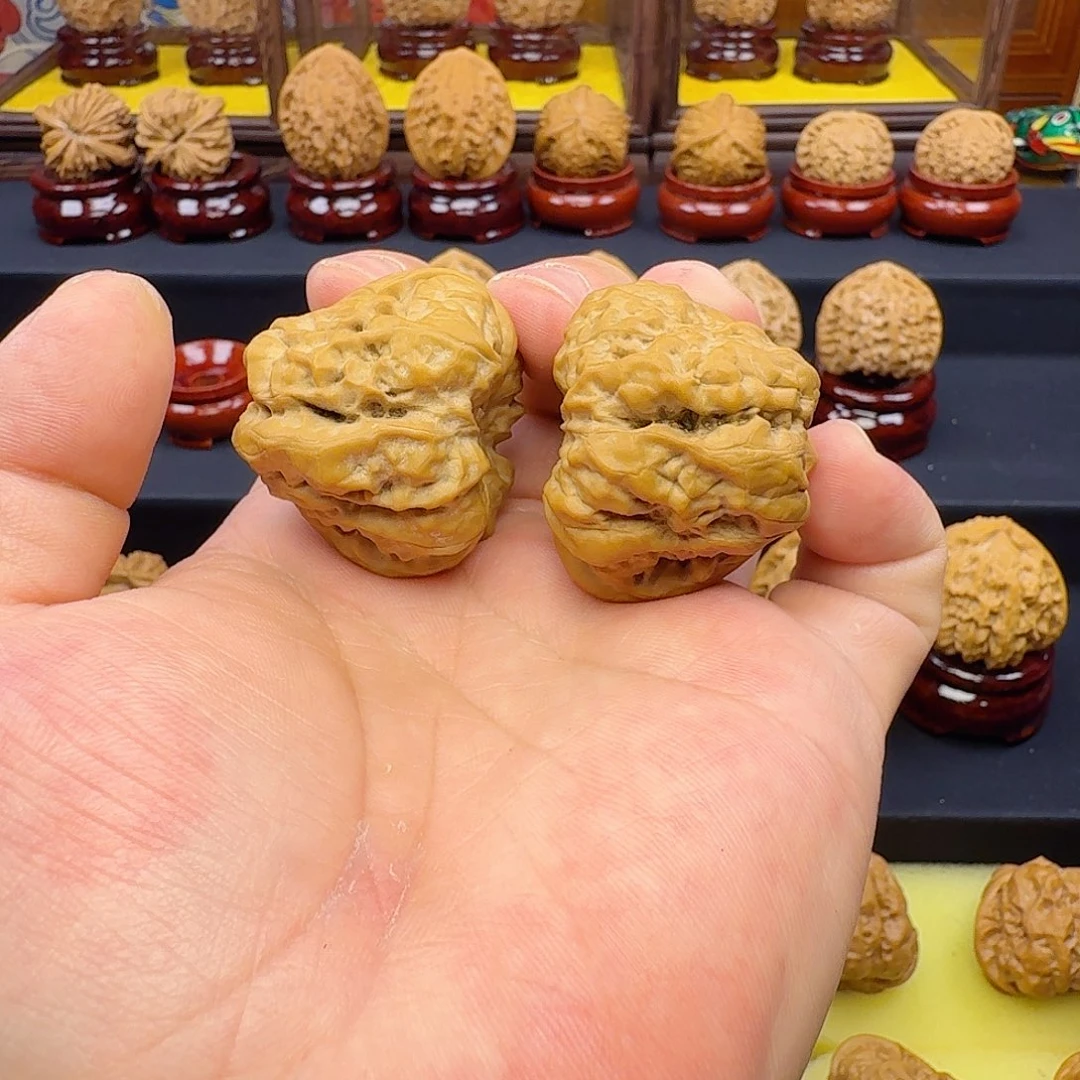 与***你文玩核桃把件边40肚44三角娃白茬打底不退