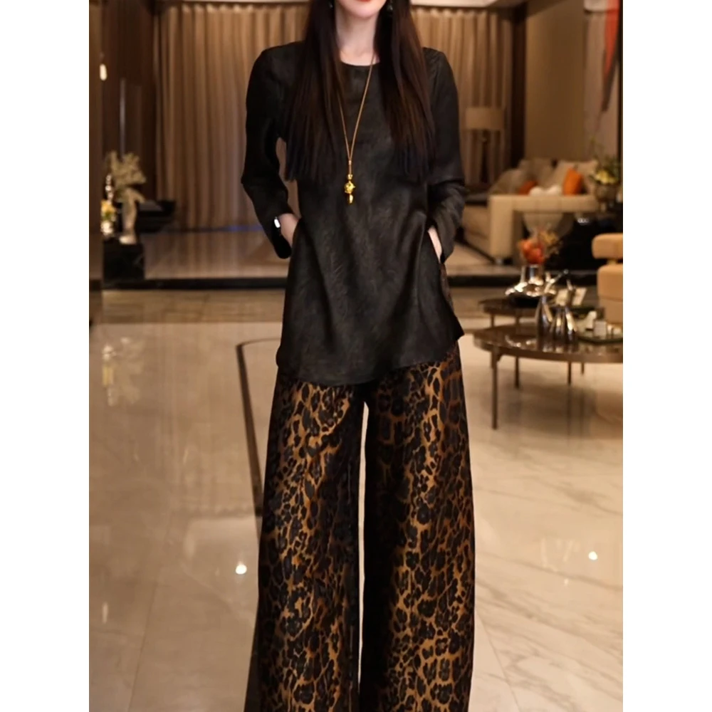 时尚高级感轻奢裤套装女2025秋季新款洋气百搭圆领衬衫+豹纹裤子