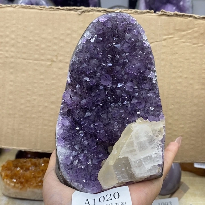 G***2未镶嵌大型摆件（非配饰）紫晶