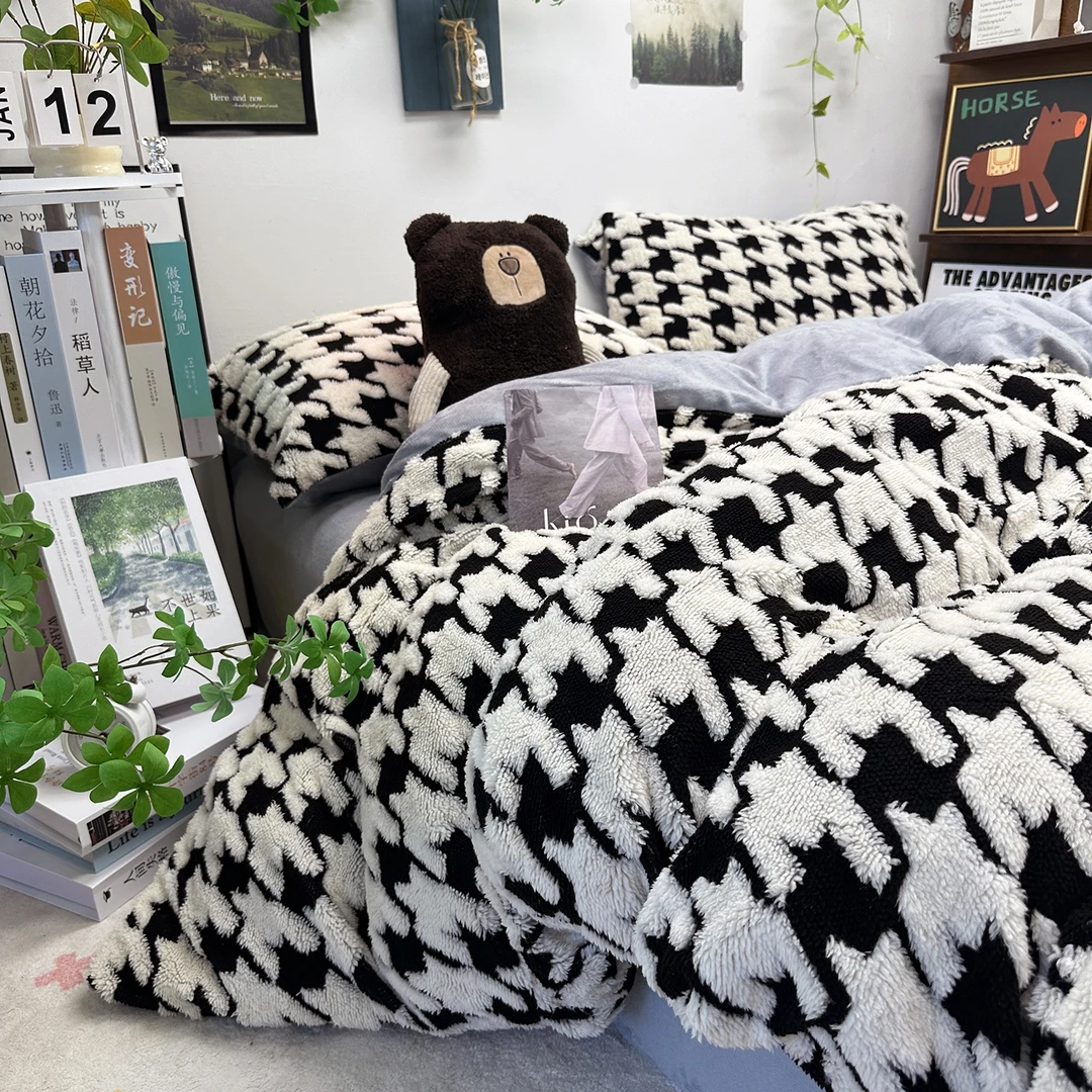 黑白系牛奶绒四件套秋冬季珊瑚绒加厚双面绒毛绒面保暖被套三件套