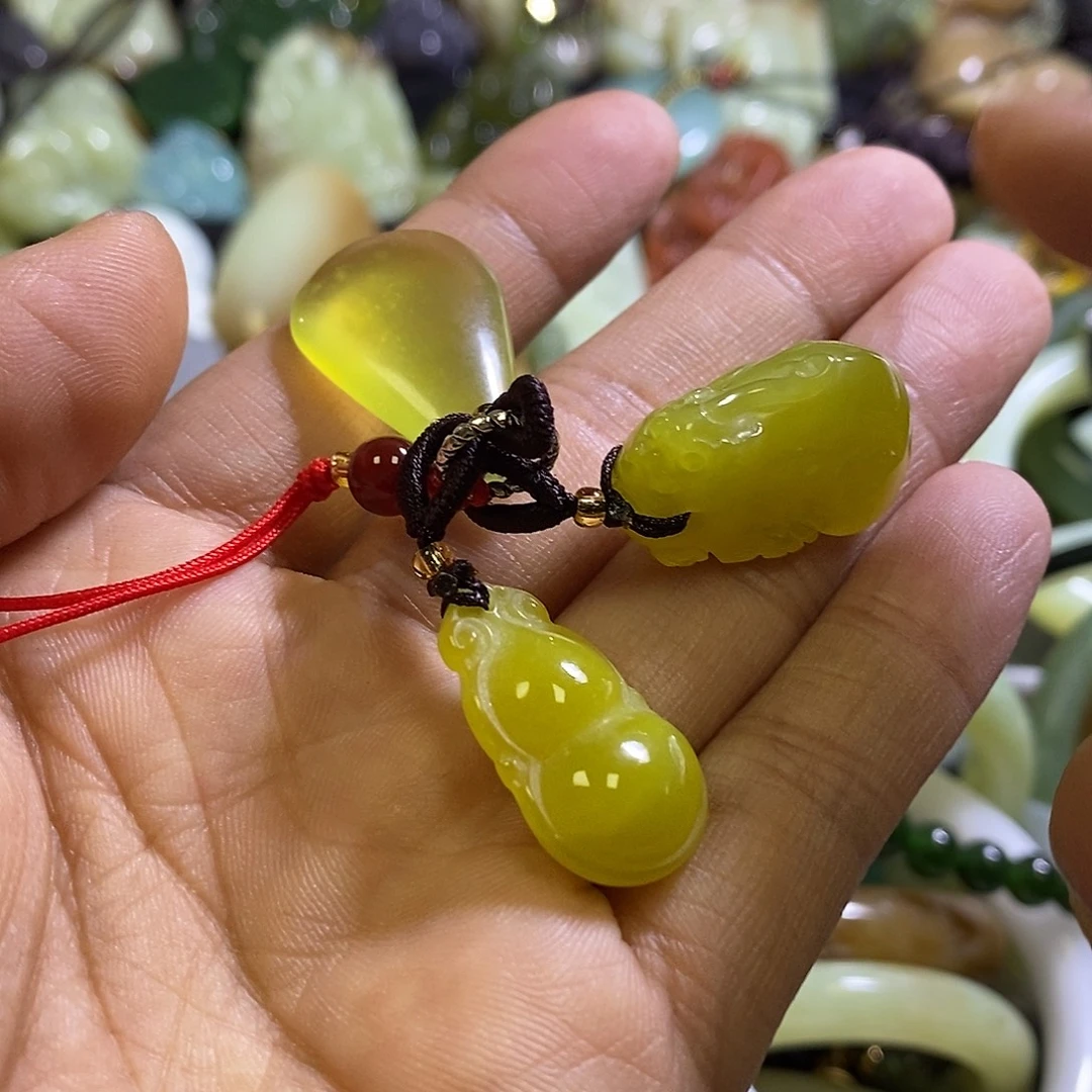 岫玉未镶嵌手机挂件