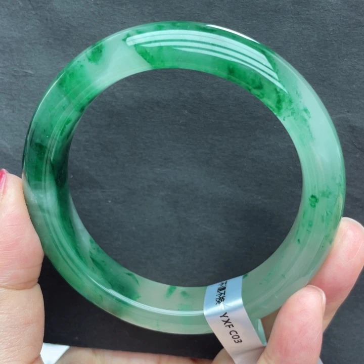 T***X石英质玉未镶嵌手镯