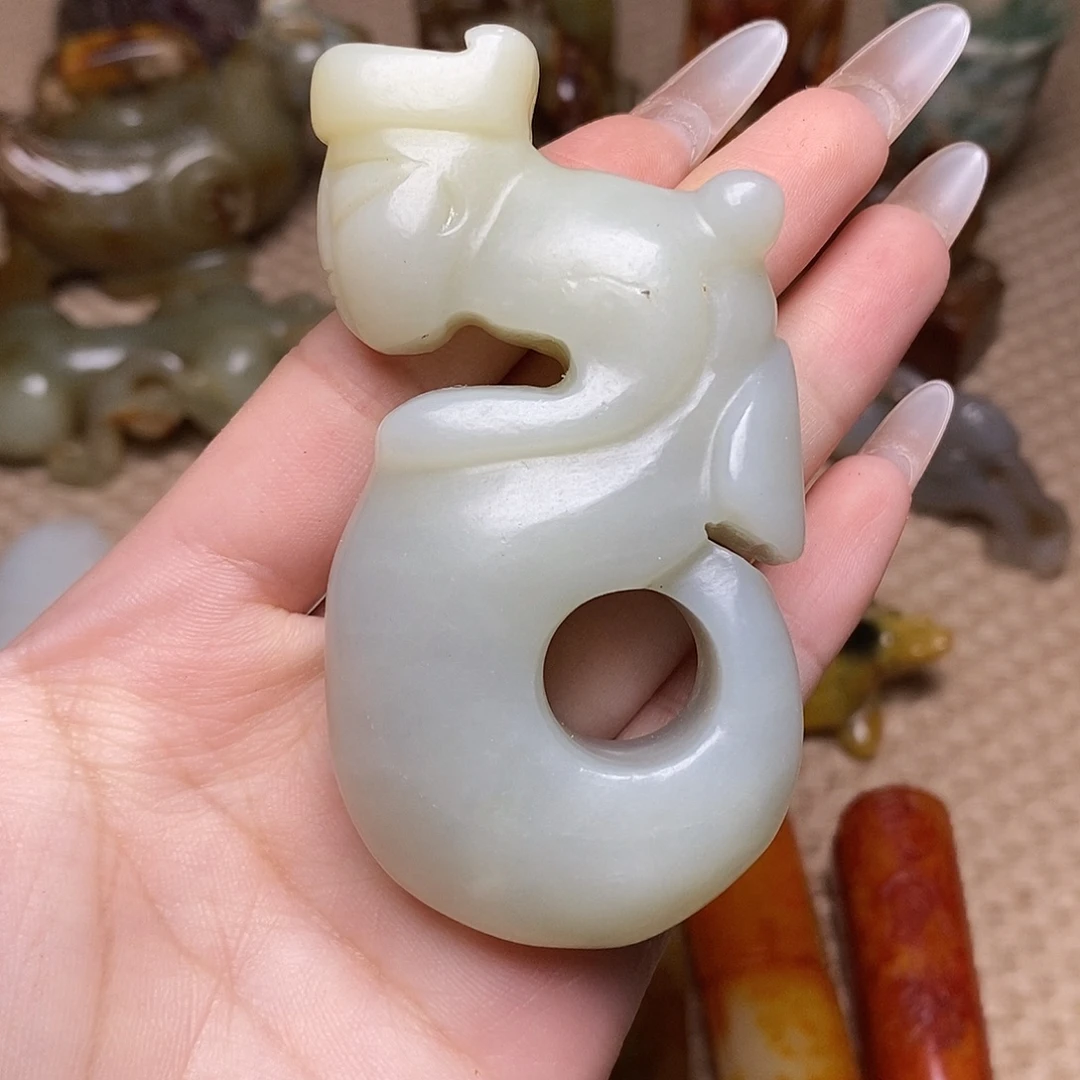 未镶嵌蛇纹石玉颈饰