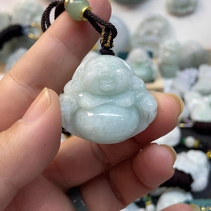 翡翠未镶嵌颈饰佛公