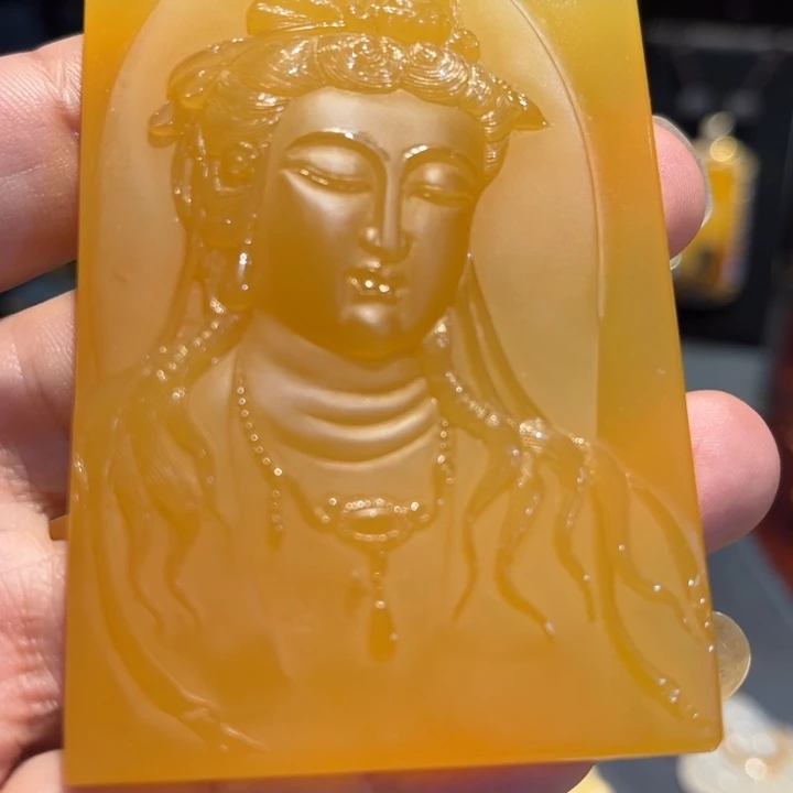 未镶嵌石英质玉（黄龙玉）颈饰