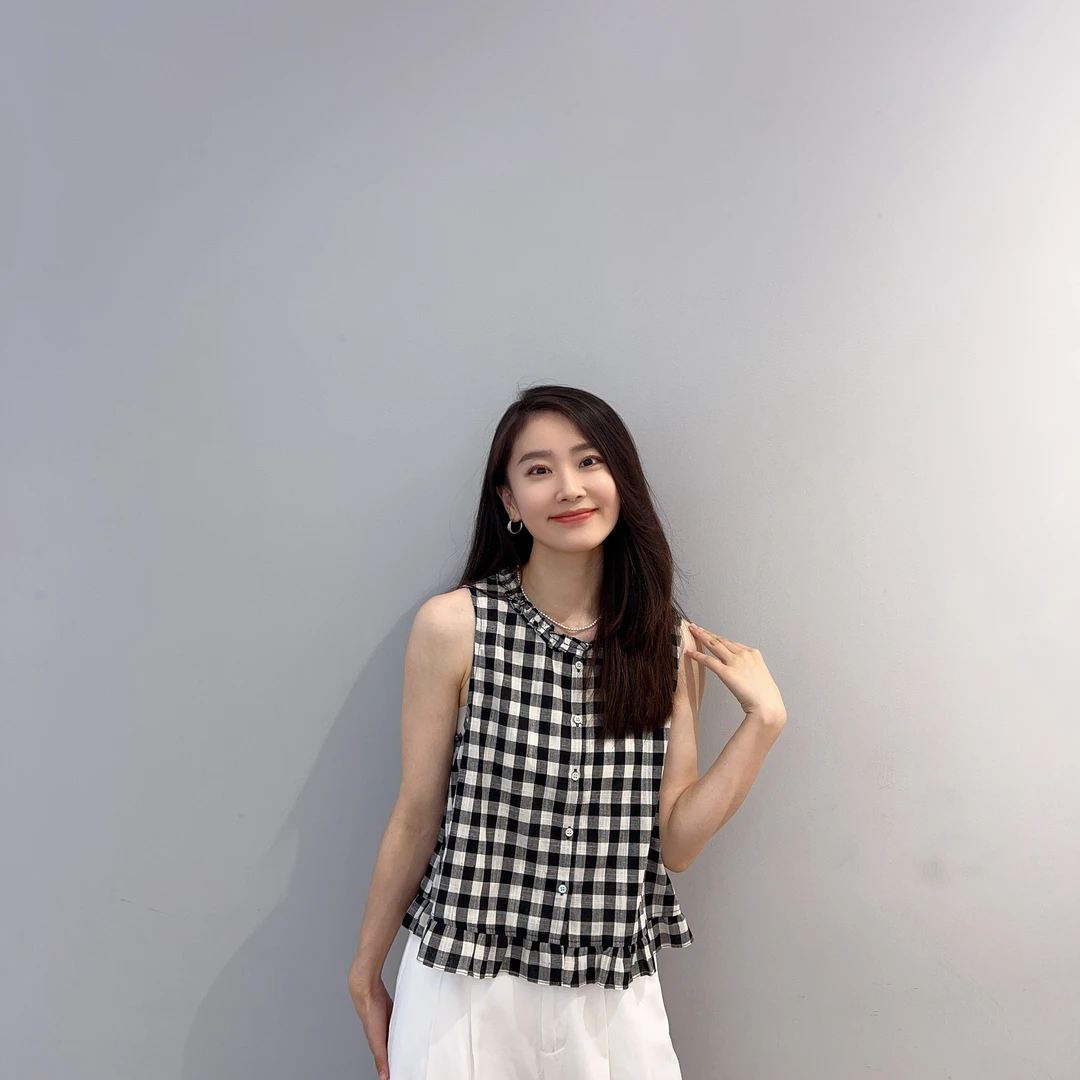 格子舒适娃娃衫夏季新款短款女装花边领薄款无袖幂式穿搭衬衫B289