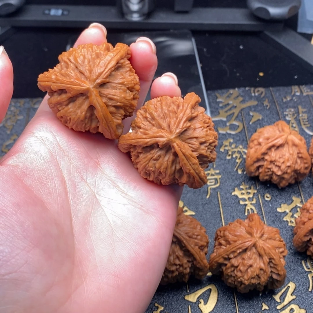 剑***虹文玩核桃吊坠白狮1111111111111