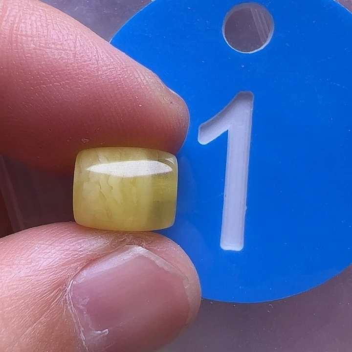 未镶嵌蜜蜡裸石7.5/9.2m m