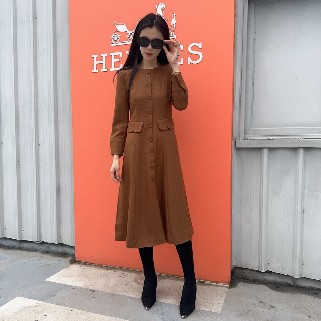 长袖连衣裙女2025新款高级感法式赫本风设计感大摆裙子5104
