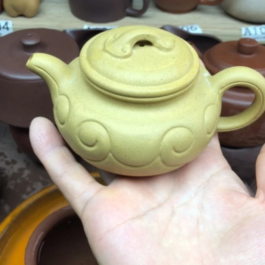 紫砂茶壶黄段泥仿古如意180豪升左右