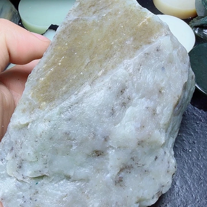 和田玉（糖玉）未镶嵌珠宝奇石