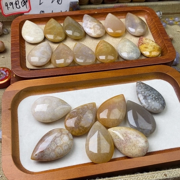 颈饰合金石英岩玉